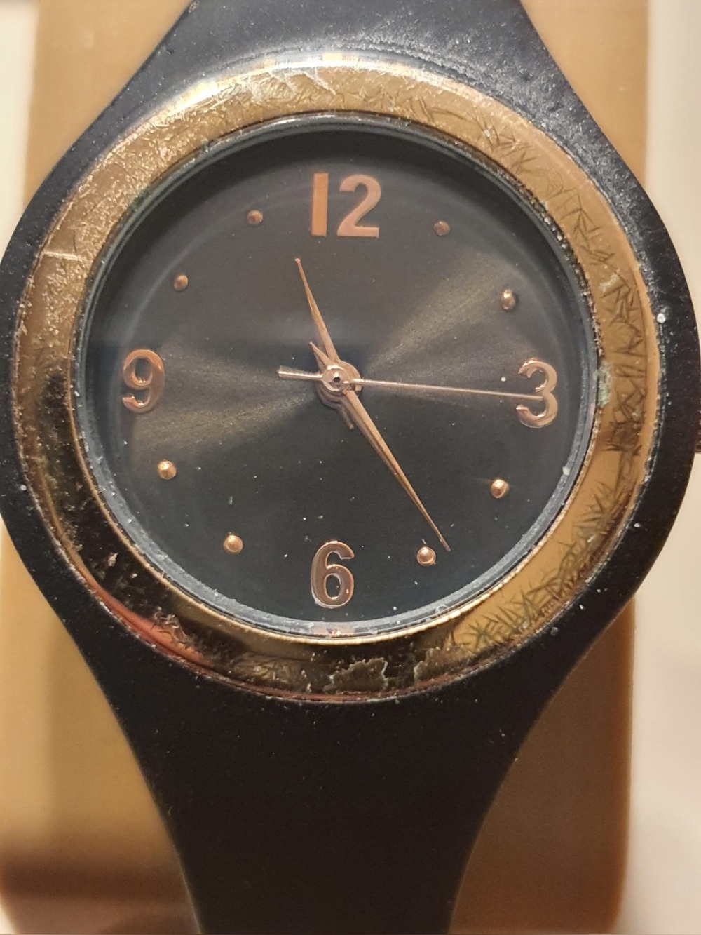 🦋10/$20🦋 FMDX345 Goldtone/Black Women's Silicone Watch